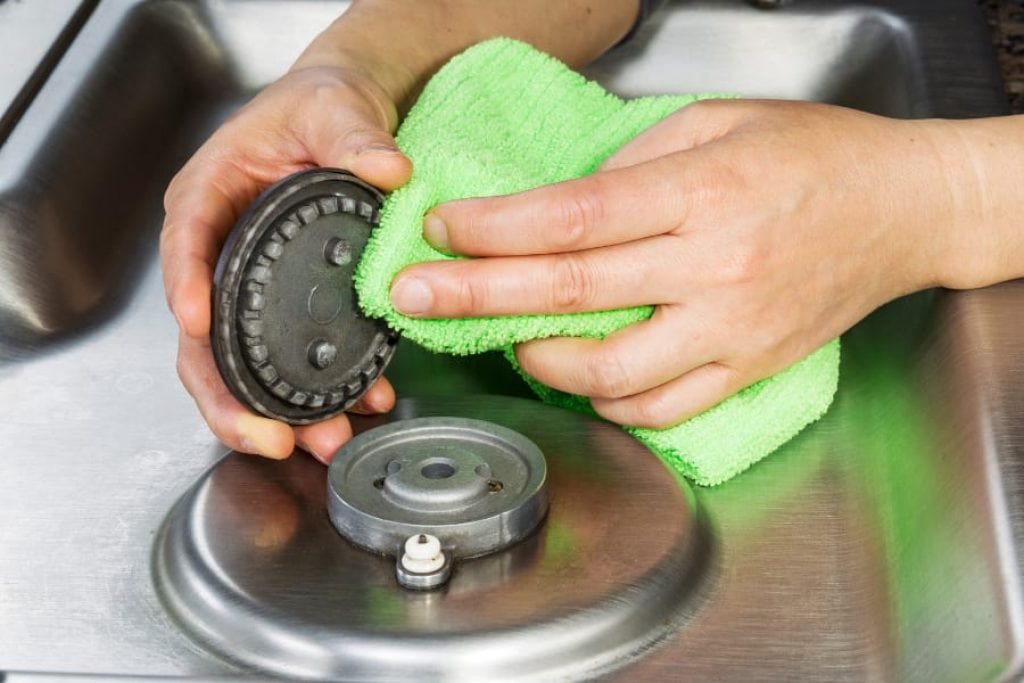 Cleaning-The-Gas-Stove-Nozzle-1024×683